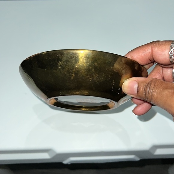 Vintage Japanese Chinoiserie Porcelain and Brass Bowl - Picture 4 of 9